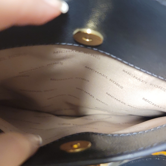 Michael Kors midnight blue Maddie tote size medium. - Picture 4 of 11